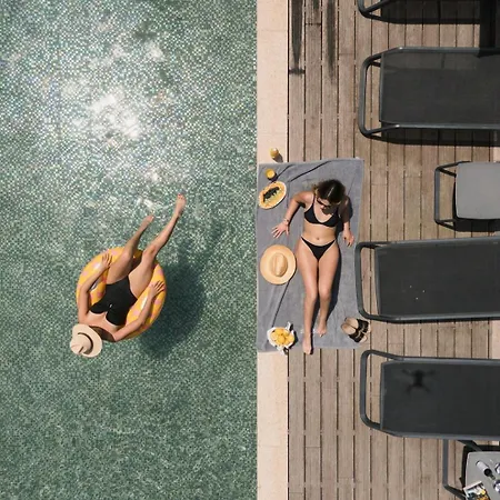 Retreat - Private Pool - By Fero